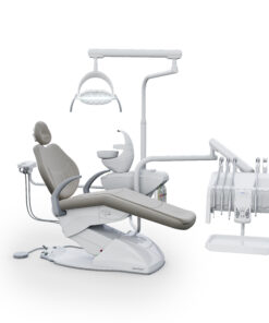 G4 H - Cadeira Odontológica G4 H Cadeira Odontológica G4 H - Cadeira Odontológica G4 H Cadeira Odontológica HASTES RETRÁTEIS: BELEZA, PODER E MUITA SOFISTICAÇÃO. Seu pedal de comandos joystick é ainda mais prático e fácil de usar, com diversas programações. O equipo também possui comandos PAD para acionar as funções do consultório e opções com hastes convencionais ou retráteis. A unidade de água possui sensor de proximidade e o refletor com iluminação intensa da lâmpada de LED.