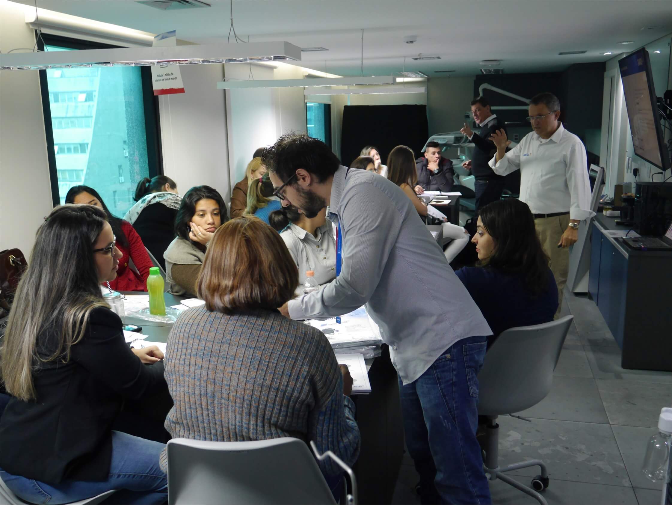 Treinamento de capacitação em vendas Treinamento de capacitação em vendas <p>A Gnatus realizou um treinamento de capacitação em vendas, para as revendas do estado de São Paulo, estiveram presentes 25 participantes, onde o foco foi o aprimorar do conhecimento em toda linha Gnatus.
A capacitação foi realizada, com o Gerente de relacionamento comercial Wladimir Escobar e os consultores de venda, Luiz Adriani e Guilherme Martinez.</p>