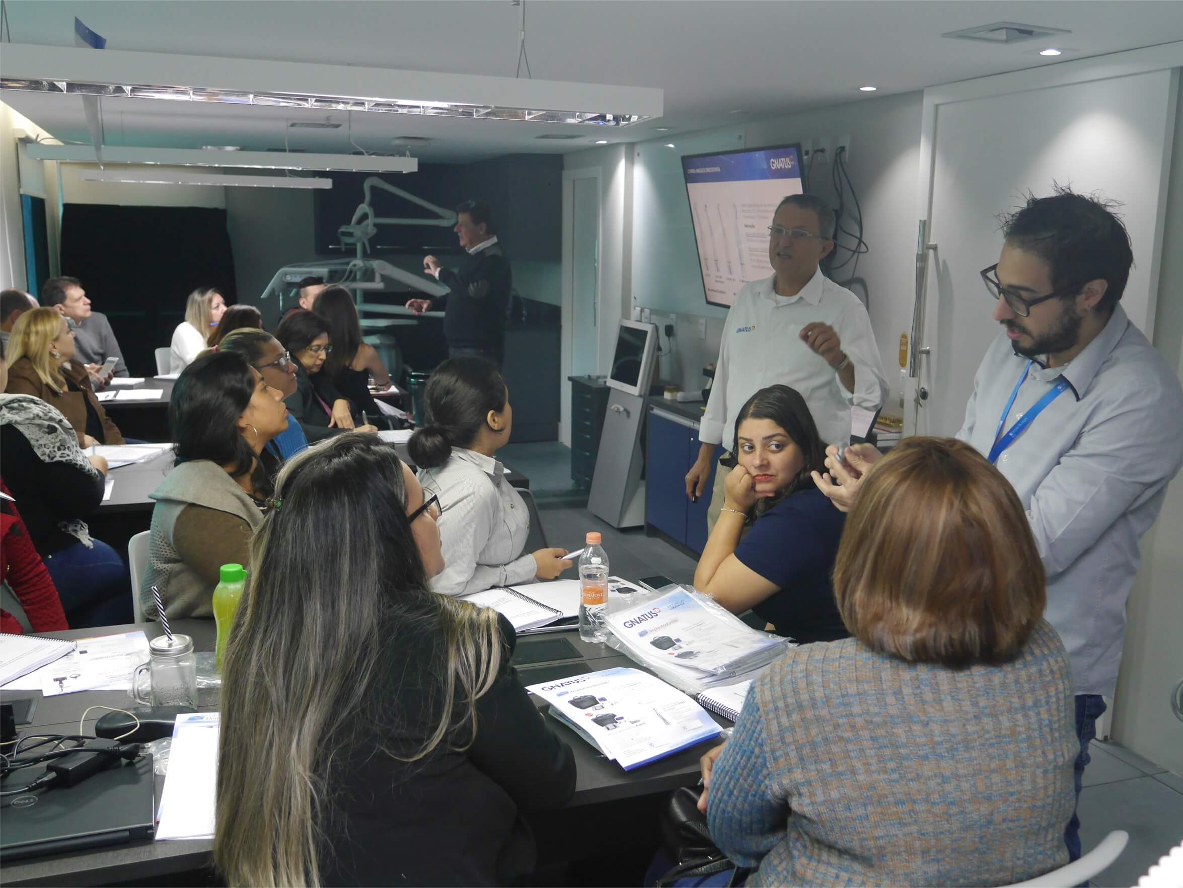 Treinamento de capacitação em vendas Treinamento de capacitação em vendas <p>A Gnatus realizou um treinamento de capacitação em vendas, para as revendas do estado de São Paulo, estiveram presentes 25 participantes, onde o foco foi o aprimorar do conhecimento em toda linha Gnatus.
A capacitação foi realizada, com o Gerente de relacionamento comercial Wladimir Escobar e os consultores de venda, Luiz Adriani e Guilherme Martinez.</p>