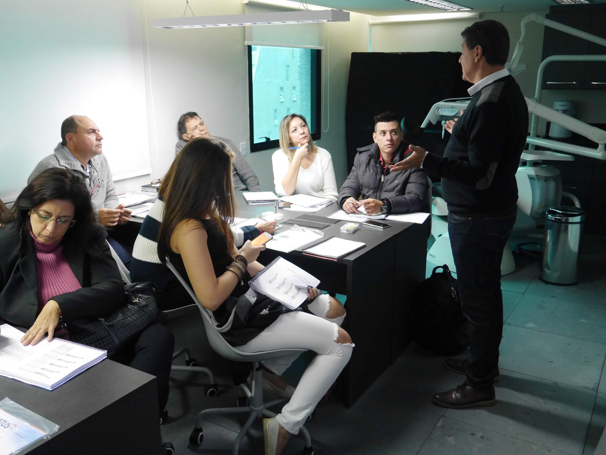 Treinamento de capacitação em vendas Treinamento de capacitação em vendas <p>A Gnatus realizou um treinamento de capacitação em vendas, para as revendas do estado de São Paulo, estiveram presentes 25 participantes, onde o foco foi o aprimorar do conhecimento em toda linha Gnatus.
A capacitação foi realizada, com o Gerente de relacionamento comercial Wladimir Escobar e os consultores de venda, Luiz Adriani e Guilherme Martinez.</p>