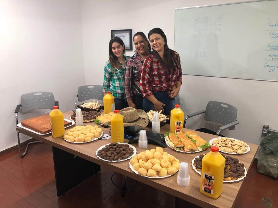 Casual Day - Gnatus Casual Day - Gnatus <p>Na última sexta-feira dia 24, os colaboradores de nossa sede em Barretos – SP, adotaram a sexta casual.
Em clima de festa do peão, o tema foi country. Onde foram recebidos com um belo café da manhã.</p>