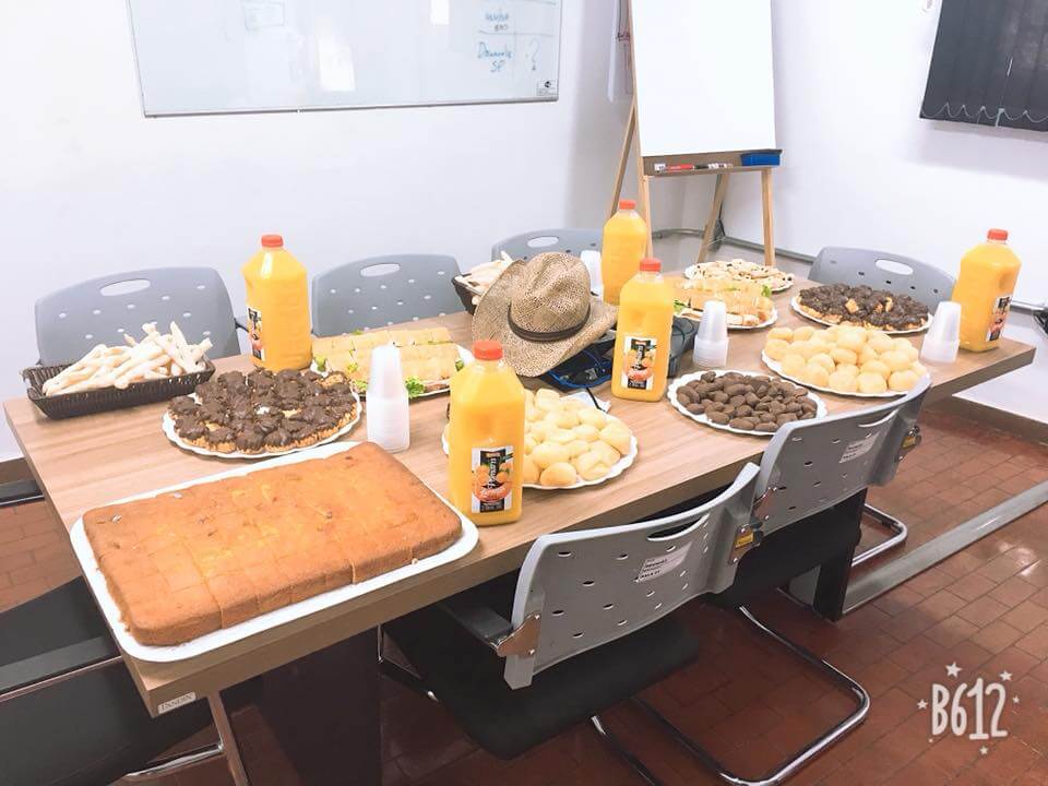 Casual Day - Gnatus Casual Day - Gnatus <p>Na última sexta-feira dia 24, os colaboradores de nossa sede em Barretos – SP, adotaram a sexta casual.
Em clima de festa do peão, o tema foi country. Onde foram recebidos com um belo café da manhã.</p>