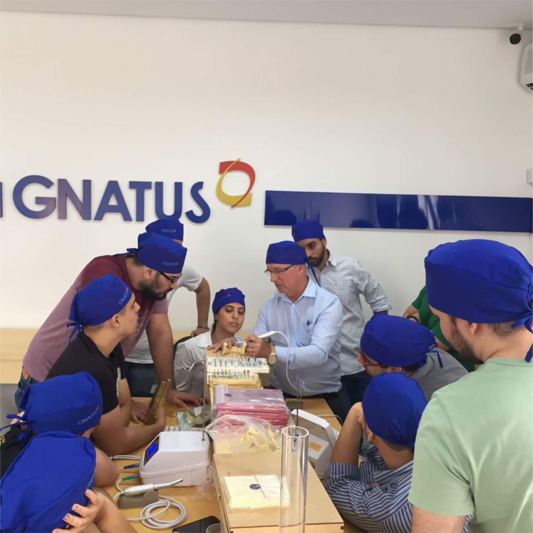 Curso de Atualização de Implante Curso de Atualização de Implante Aconteceu na sede da Gnatus Barretos, o Hands on em parceria com a APCD Barretos e a Conexão sistema de Próteses; Nele utilizamos os motores de implante Avanti, Avanti S e o Contra Ângulo de Implante X20S.