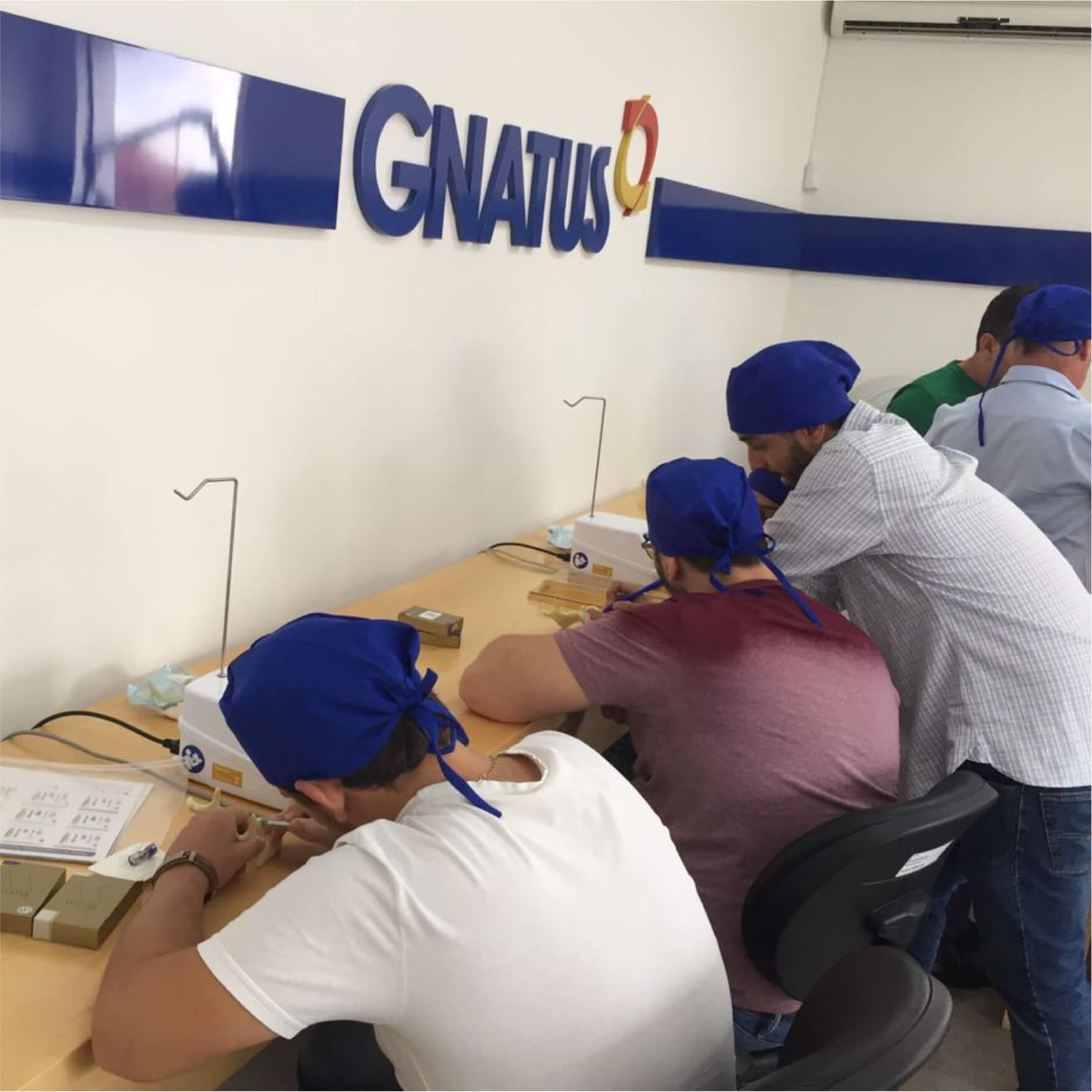 Curso de Atualização de Implante Curso de Atualização de Implante Aconteceu na sede da Gnatus Barretos, o Hands on em parceria com a APCD Barretos e a Conexão sistema de Próteses; Nele utilizamos os motores de implante Avanti, Avanti S e o Contra Ângulo de Implante X20S.