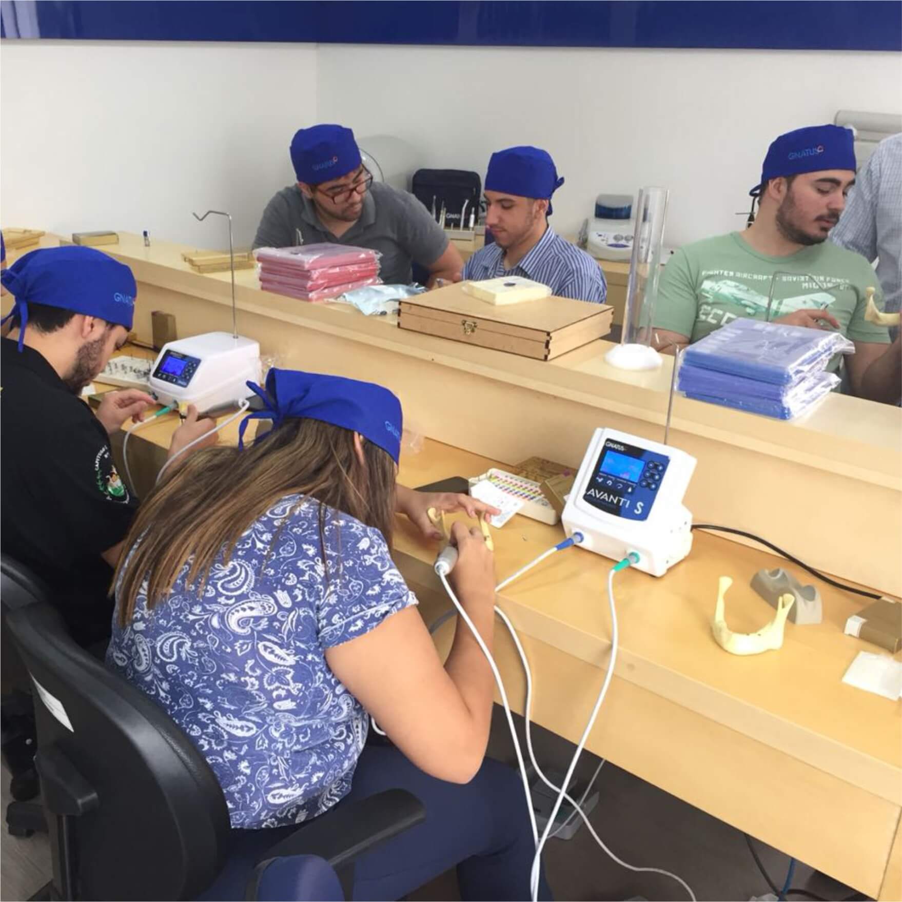 Curso de Atualização de Implante Curso de Atualização de Implante Aconteceu na sede da Gnatus Barretos, o Hands on em parceria com a APCD Barretos e a Conexão sistema de Próteses; Nele utilizamos os motores de implante Avanti, Avanti S e o Contra Ângulo de Implante X20S.