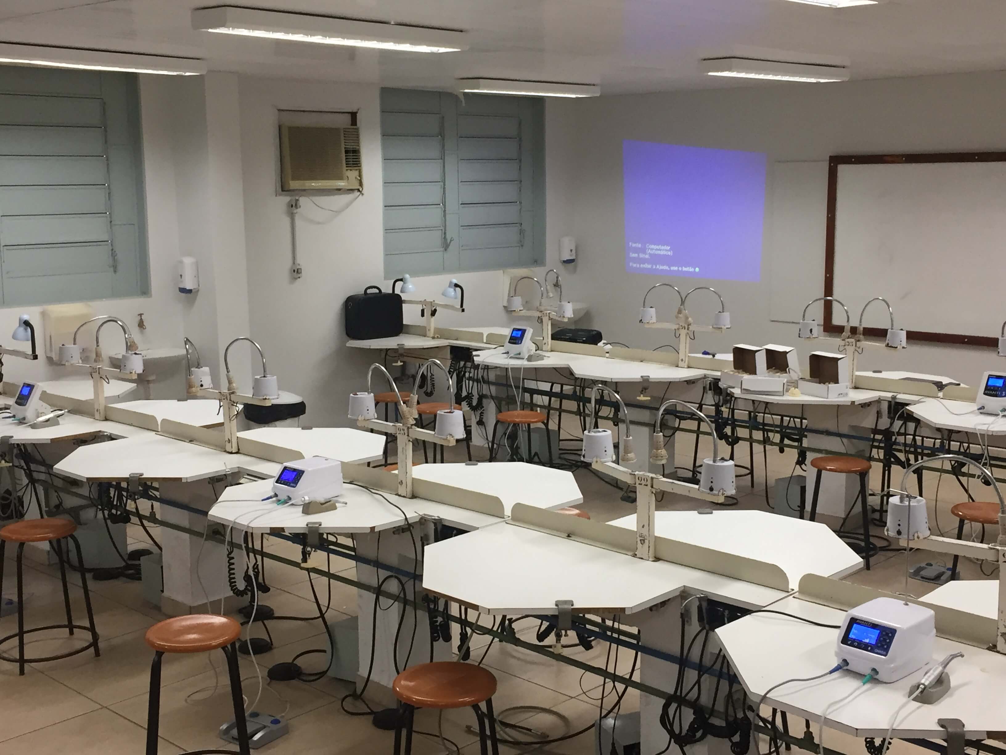 Jornada Acadêmica de Odontologia UNIFEB Jornada Acadêmica de Odontologia UNIFEB A Gnatus participou do (JOA) Jornada Odontológica Acadêmica da UNIFEB, evento científico voltado para acadêmicos e, também, profissionais formados com a finalidade de agregar conhecimento de diferentes assuntos e linha de pesquisa de modo a aperfeiçoar e atualizar o conhecimento dos participantes.