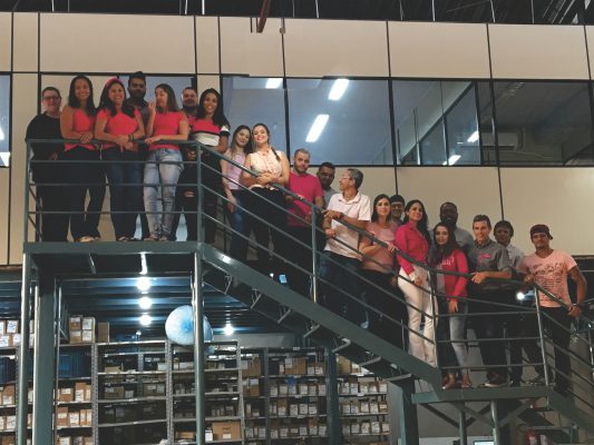 Outubro Rosa Gnatus O câncer de mama é um dos que mais mata mulheres no Brasil e no mundo! Segundo o Instituto Nacional de Câncer, foram estimados 59.700 casos novos de câncer de mama em 2019, com risco estimado de 56 casos a cada 100 mil mulheres.