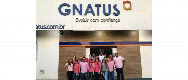 Outubro Rosa Gnatus O câncer de mama é um dos que mais mata mulheres no Brasil e no mundo! Segundo o Instituto Nacional de Câncer, foram estimados 59.700 casos novos de câncer de mama em 2019, com risco estimado de 56 casos a cada 100 mil mulheres.