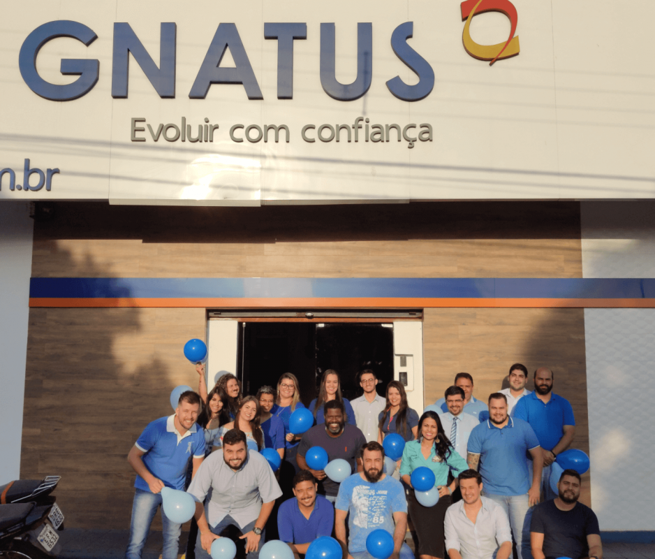 Novembro Azul ciosp gnatus evento odontológico A moda agora é vestir azul, os colaboradores da Gnatus entraram na onda deste movimento e todos vestiram uma peça de roupa azul, para fortalecer a atenção por essa causa.