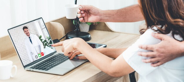 Como funciona o serviço de teleorientação odontológica? O teleatendimento é a nova promessa no Brasil e no mundo, pois, as novas tecnologias da informação estão potencializando o trabalho do dentista, em tempo real, evitando deslocamentos desnecessários e estendendo a atenção a quem está mais distante.