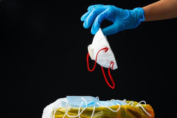 A biossegurança em seu consultório odontológico A biossegurança é de grande importância no trabalho do dentista e existem várias recomendações para serem seguidas nas clínicas e ou consultórios odontológicos. Ela se faz essencial por assegurar que o paciente e os profissionais envolvidos não se machuquem e ou se contaminem. Por isso entender como agir irá minimizar os riscos no seu consultório. Veja as dicas abaixo: