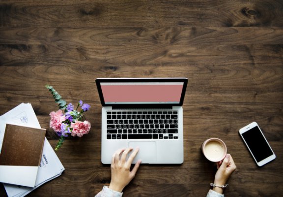 Onde divulgar o seu consultório nas redes sociais Odontologia digital Divulgar o seu trabalho é um pouco mais complicado na odontologia do que em outras profissões. Pois apesar de o profissional poder usar de propagandas, é necessário tomar muito cuidado para não transformar o trabalho em mercadoria.