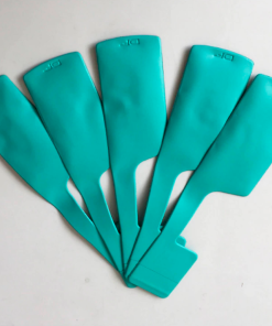 Filme Radiográfico Odontológico Autorrevelável Gnatus Filme autorrevelável gnatus Filme Radiográfico Odontológico Autorrevelável Gnatus Filme autorrevelável gnatus Caixa de filme radiográfico intraoral autorrevelador Gnatus (30,5 × 40,5 mm), pronta para uso sem câmara escura: revela e fixa em 50 segundos com menor exposição ao RX e alta definição. Material atóxico e não poluente, sem chumbo, cádmio ou tiossulfatos, com durabilidade de até 10 anos. Design ergonômico para posicionamento confortável (anteriores e posteriores) e compatibilidade com paralelismo e vídeo-radiografia digital.