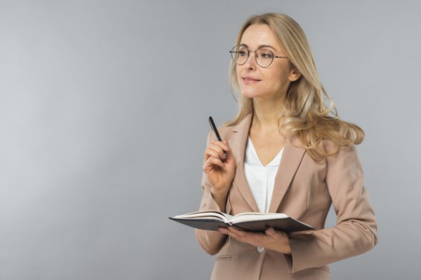 Como organizar uma agenda de atendimento Uma boa organização dos horários de atendimento é importante não só para evitar as reclamações de demora de pacientes em espera, mas também para trazer tranquilidade e muitas vezes tempo extra aos profissionais.