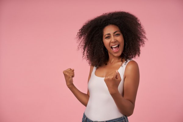 O poder feminino na odontologia brasileira A população brasileira cresce em média a cada 20 segundos e, de acordo com dados tirados do site do IBGE, já somos mais de 212 milhões de brasileiros. Desse número 123.597 são dentistas registrados no CFO.