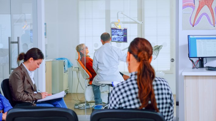 O que vai bombar seu consultório nesse ano Já tratamos aqui no blog sobre o planejamento de 2021  estimulamos vocês a fazerem acontecer nesse ano mas também sabemos que para juntar tudo isso e fazer dar certo umas dicas do que promete para a odontologia em 2021 pode ser de grande ajuda. Por isso preparamos alguns itens para você ficar por dentro e se destacar nesse ano.