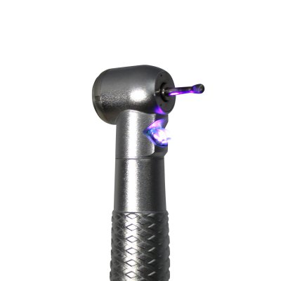 A revolução da alta rotação está no mercado! alta rotação odontológico A revolução da alta rotação está no mercado! alta rotação odontológico Unindo toda a sua experiência com as melhores peças de mão no mercado e a tecnologia que sempre buscamos desenvolver, foi assim que surgiu a nova Ax3. Estilo ergonômico que permite o alto desempenho na hora da remoção de cáries, restaurações e odonto secção, como auxílio na extração de dentes.