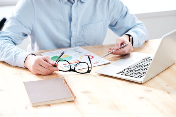 Marketing odontológico: saiba como conquistar novos clientes! marketing odontológico Independentemente de como anda a situação da sua clínica conseguir novos clientes ou fidelizar os que já frequentam o consultório, a solução pode estar no marketing odontológico.