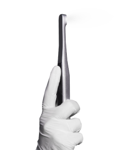 Câmera Intraoral Timex 2H Câmera intraoral Timex Câmera Intraoral Timex 2H Câmera intraoral Timex A câmera intraoral Timex é uma ferramenta poderosa. Com ela é possível exibir em tempo real para o paciente a situação da sua arcada, melhorando o poder de persuasão sobre a necessidade dos tratamentos. Também permite armazenar a situação dos dentes antes do tratamento, comparar com os resultados para melhorar o atendimento e aumentar a percepção de valor sobre o serviço prestado. Além da utilidade prática de facilitar a visualização de pequenos detalhes da arcada diretamente em uma tela de alta definição acoplada a cadeira odontológica.