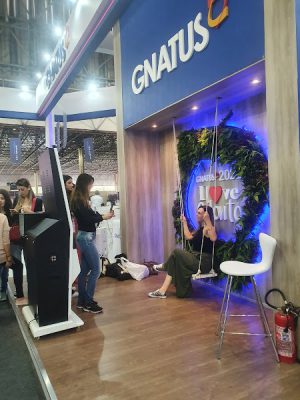 39º CIOSP - Quarto Dia 39º CIOSP - Quarto Dia Também não podemos deixar de falar da nossa ação para as redes sociais que foi a queridinha de todos os visitantes do evento. Mas temos que ser bem sinceros... não teve painel instagramável mais bonito e divertido no 39º CIOSP - Quarto Dia que o da Gnatus.