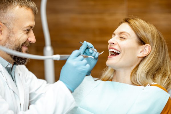 Gestão odontológica atendimento centrado no paciente Gestão odontológica Falamos sempre que a saúde bucal tem impacto na saúde geral de uma pessoa e que as vezes vai muito além de uma dor de dente e por isso entender o paciente e ter um atendimento focado nele é um grande diferencial para a sua gestão odontológica.
