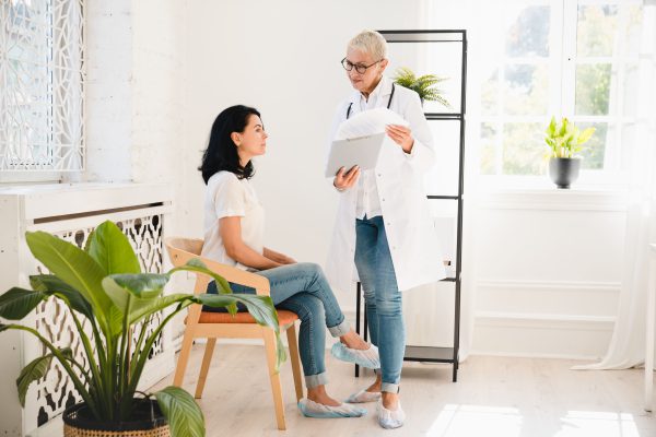 A validade dos atestados odontológicos emitidos por cirurgiões-dentistas atestados odontológicos Determinar medicamentos, solicitação de exames e receitas podem ser prescritos por um profissional da odontologia, afinal está prevista em lei a validade dos atestados odontológicos emitidos por cirurgiões dentistas.