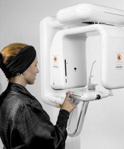 RAIO X PAPAYA 3D PREMIUM RAIO-X PAPAYA 3D PREMIUM RAIO X PAPAYA 3D PREMIUM RAIO-X PAPAYA 3D PREMIUM Raio X Panorâmico Gnatus. O poder absoluto da imagem. Em uma parceria estratégica com a Genoray, marca Sul-Coreana de grande expressão nas áreas Médica e Odontológica, a Gnatus Digital traz para o Brasil as mais avançadas soluções em Raios X 2D e 3D, redefinindo os padrões de precisão, eficiência e qualidade de imagem nos exames radiológicos.