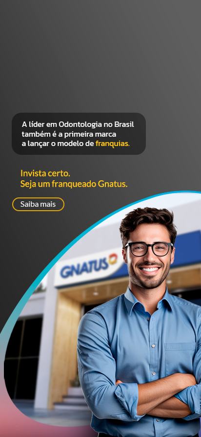 Home Page Produtos Odontológicos Os benefícios dos produtos para consultório odontológico e também para consultórios médicos da Gnatus começam pelo seu investimento contínuo em tecnologia e inovação para proporcionar qualidade de vida, saúde e praticidade ao dia-a-dia dos seus clientes profissionais e dos seus pacientes. Como loja de produtos odontológicos, a Gnatus possui confiabilidade de quem está presente no mercado a um tempo considerável, sem contar que não há terceirização na produção, o que garante padronização e segurança. Não é apenas uma loja revendedora, mas também idealizadora dos produtos e fabricante, alinhando toda a cadeia de produção e tendo como resultado produtos odontológicos de nível máximo de durabilidade e desempenho. O maior catálogo de produtos do setor pode ser encontrado em nossa loja de produtos odontológicos, o que permite que encontre tudo que necessita para o seu consultório em um só local, facilitando as suas compras e garantindo equipamentos com a mesma qualidade.
