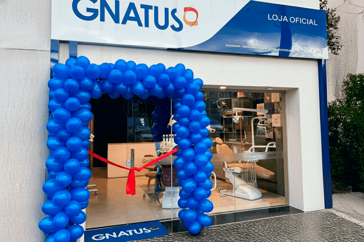 O boom das franquias no Brasil: por que esse modelo cresce tanto em 2026? Franquias Fachada de loja oficial da Gnatus, ilustrando o crescimento das franquias no setor odontológico no Brasil.