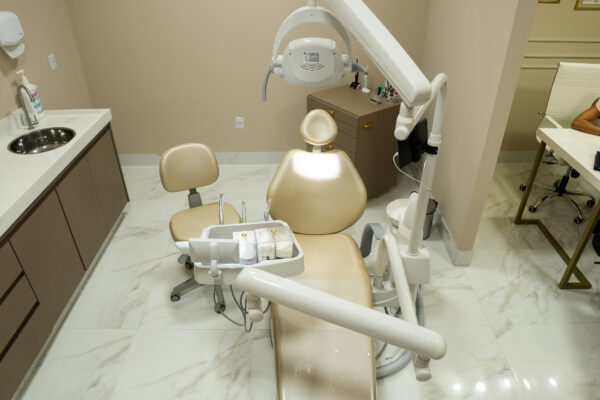 Equipamentos odontológicos ergonômicos que contribuem para a saúde do dentista e melhoram o conforto no consultório